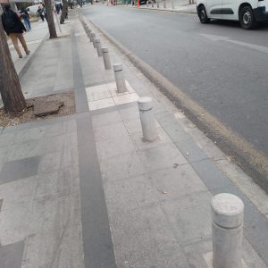 Bolardo con Ranura Hormigón